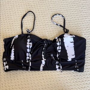 NWOT fun bandeau bikini top size Small